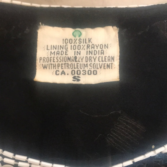 “SEQUINNED TOP” Vintage Stunning Black with White Beading Detail. - Picture 15 of 16